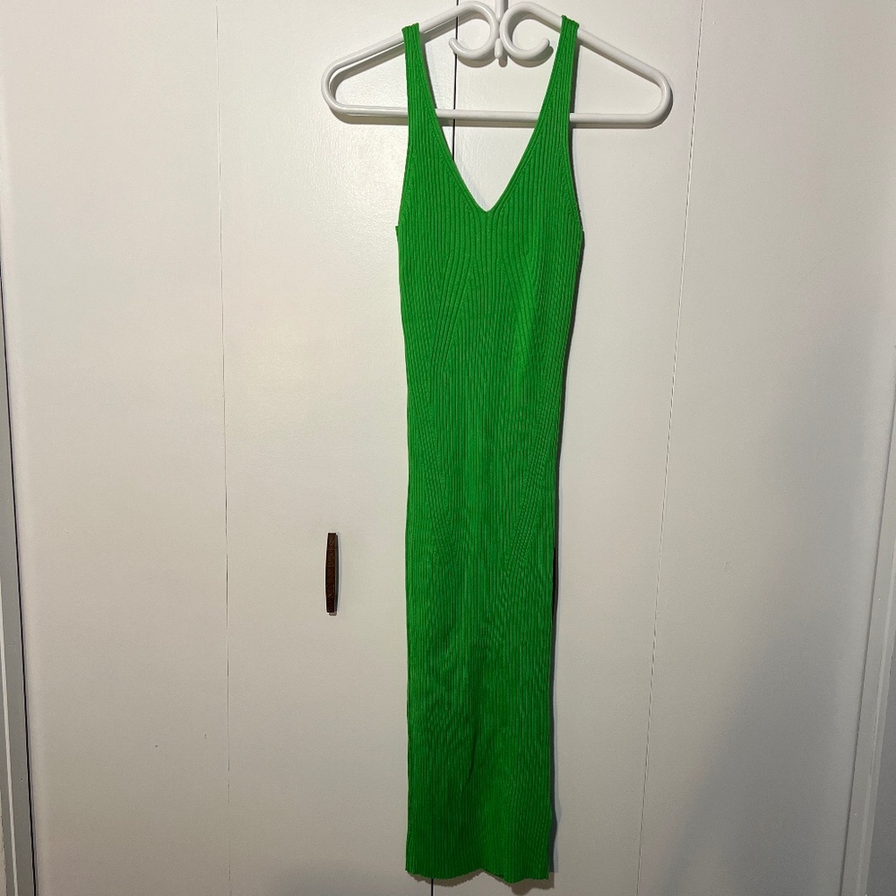 H&M - Ribbed Knit Midi-Dress - S